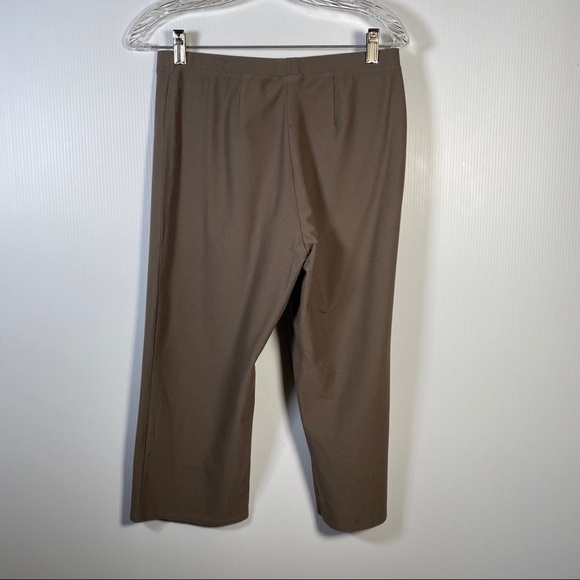 EILEEN FISHER Brownish gray Capris. Elastic waist. Crepe feel fabric. Size PM - Picture 3 of 4